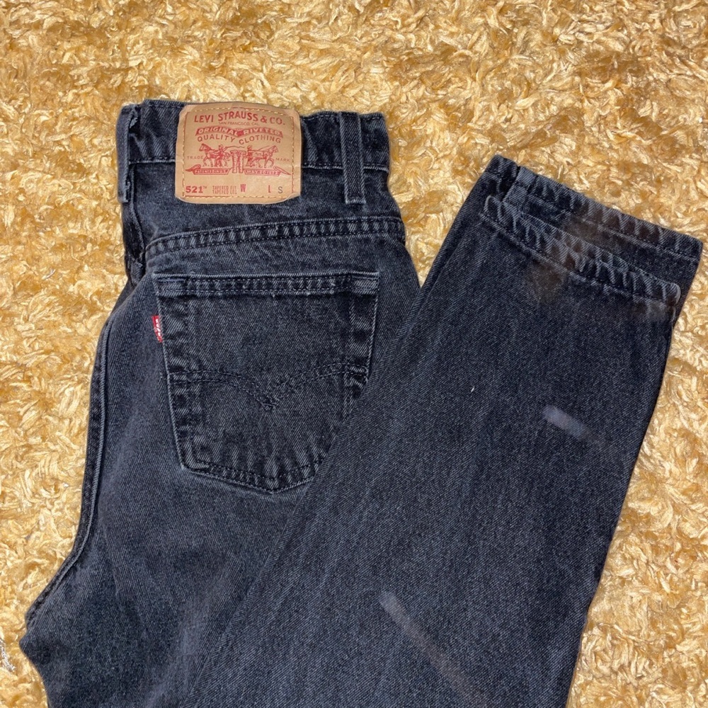 dark wash levi jeans
